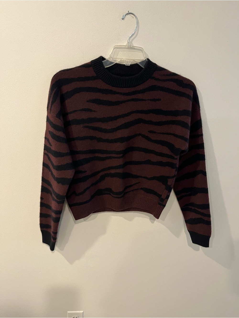 NWT NAADAM Cashmere Black and Burgundy Tiger Stripe Crewneck Sweater Sz Small
